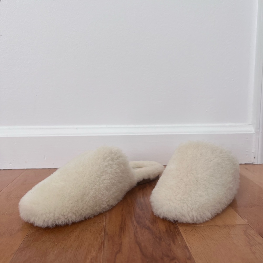 NWOT Aeyde shearling slip on size 37